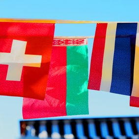Flaggen verschiedener Länder.
