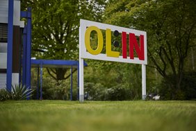 Bild: Eiko Braatz Schild vor dem Eingang des OL IN. Bild: Eiko Braatz