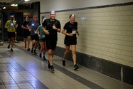 Läufer*innen von Oldenburg Lauf durch die Nacht im Oldenburger Bahnhof