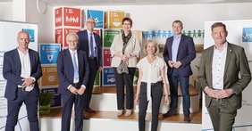 Europaministerin Birgit Honé feierte mit VHS-Verantwortlichen und Partnern aus dem Landkreis Oldenburg ▪ Bild: Eiko Braatz