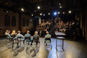 Bild: Eiko Braatz Blick von den Vertreter*innen auf dem Podium ins Publikum