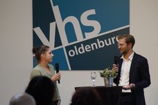 Jana Bornemann und Simon Kirchmann im Gespräch.