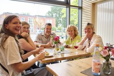 Bild: Eiko Braatz Gäste im EssCampo. Bild: Eiko Braatz