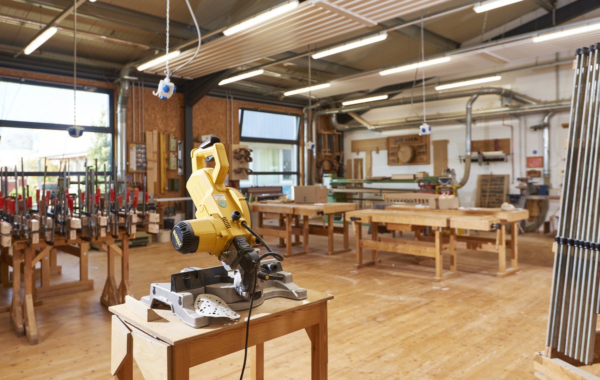 Die Holzwerkstätten der Oldenburger Jugendwerkstatt. Bild: VHS Oldenburg.