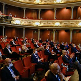 Die Gäste im Großen Haus des Oldenburgischen Staatstheaters. Bild: Markus Hibbeler.