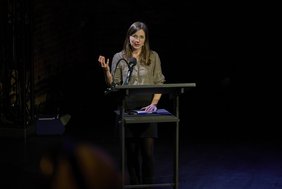 Bild: Eiko Braatz Dr. Teresa Griebau hält ihren Vortrag