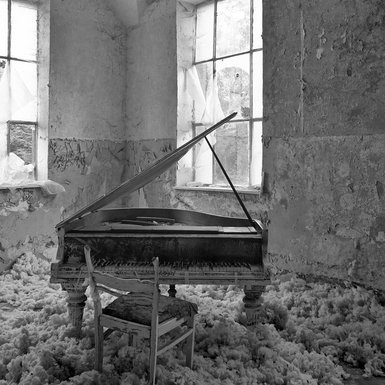 Das Bild Klavierzimmer von Andreas Engelmann.
