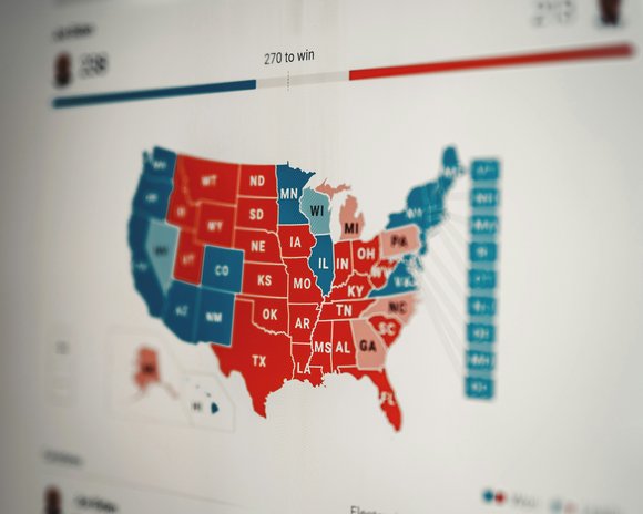 Bild: Unsplash Eine digitale Karte der USA zeigt, welche Partei die Stimmen bei der Wahl bekommen hat.