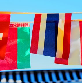 Flaggen verschiedener Nationen.