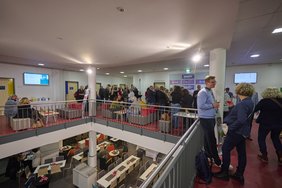 Gäste der Veranstaltung beim Get-together