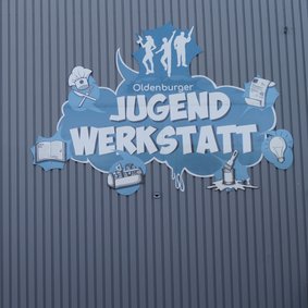 Graffiti am Standort der Oldenburger Jugendwerkstatt im Pophankenweg. Bild: VHS Oldenburg