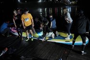 Das Team der Stand Up Paddler Oldenburg paddelt Läufer*innen. Foto: Thomas W. Salzmann.