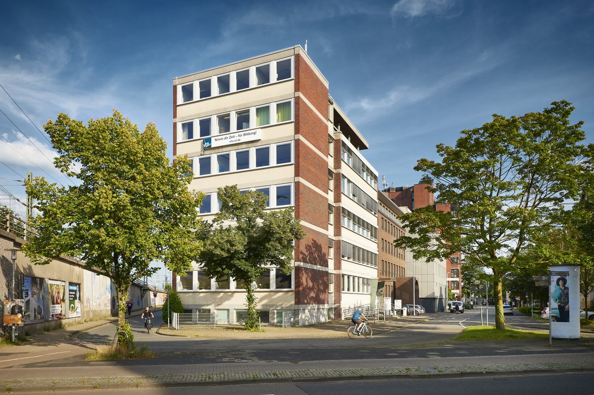 Die Räumlichkeiten der VHS in der Raiffeisenstraße. Bild: Volker Kunkel Fotografie.