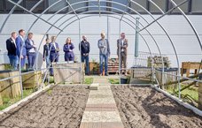 Führung durch das geplante Gewächshaus. Bild: Eiko Braatz