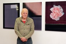 Michael Soltau in seiner Ausstellung.