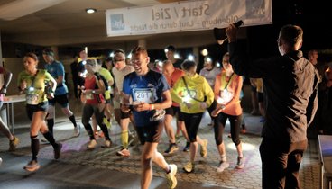 Läufer*innen von Oldenburg Lauf durch die Nacht beim Startschuss.