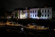 Läufer*innen von Oldenburg Lauf durch die Nacht am Oldenburger Hafen.