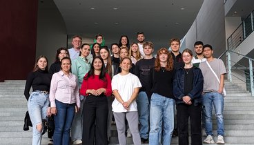 Im Bundeskanzleramt mit Reem Alabali-Radovan. Bild: VHS Oldenburg