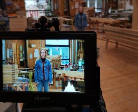 Bild: VHS Oldenburg. Filmdreh in der Oldenburger Jugendwerkstatt. Bild: VHS Oldenburg.