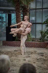 Bild: Eiko Braatz Eine Hebefigur im Tanzduett.