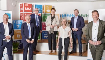 Europaministerin Birgit Honé feierte mit VHS-Verantwortlichen und Partnern aus dem Landkreis Oldenburg ▪ Bild: Eiko Braatz