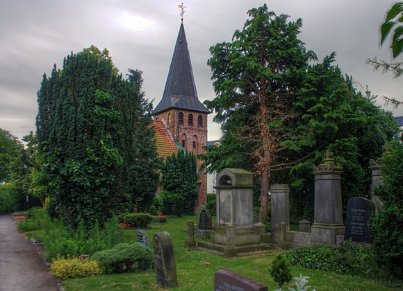 Bild: Jacek79, CC BY-SA 3.0 httpscreativecommons.orglicensesby-sa3.0, via Wikimedia Commons Kapelle auf dem GEtrudenfriedhof