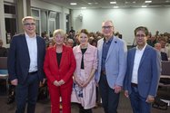 Oberbürgermeister Jürgen Krogmann, Landtagspräsidentin Hanna Naber, Landtagsvizepräsidentin Dr. Tanja Meyer, Andreas Gögel und Hasnain Kazim. 