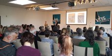 Die Gäste während der Ausstellungseröffnung im LzO Forum