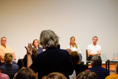 Wortbeitrag aus dem Publikum. Bild: VHS Oldenburg