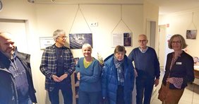 Bild: VHS Hatten + Wardenburg Ausstellende in der Ausstellung. Bild: VHS Hatten + Wardenburg