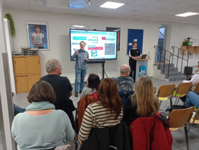 Bild: VHS Hatten und Wardenburg Projektleiter Jost Friedebold begrüßt die Gäste der Fachtagung.