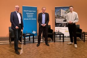 Andreas Gögel, Albrecht von Lucke und Maximilian Kürten im EWE Forum Alte Fleiwa. Bild: VHS Oldenburg.