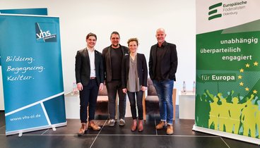 Die Podiumsgäste mit Moderator Peter Meiwald. 