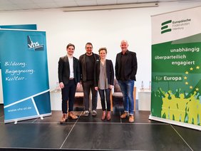 Die Podiumsgäste mit Moderator Peter Meiwald. 