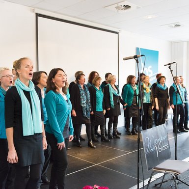Der Chor Womany Voices singt. Bild: Eiko Braatz.