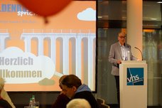 Andreas Gögel erläutert Oldenburg spricht