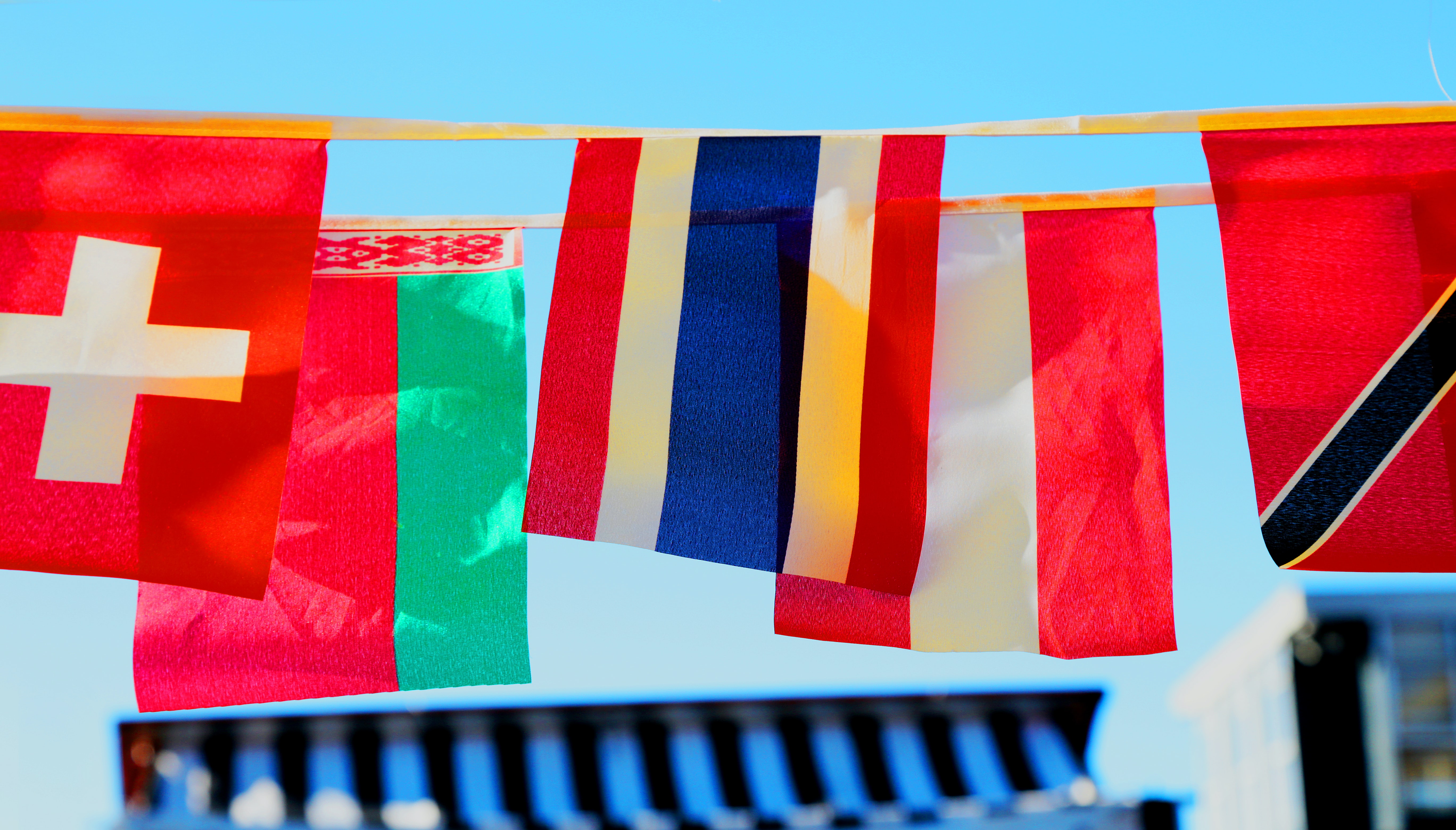 Flaggen verschiedener Nationen.